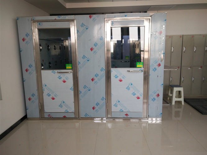 不同行業(yè)怎樣購(gòu)買(mǎi)最適合自己企業(yè)使用的【風(fēng)淋室】呢？